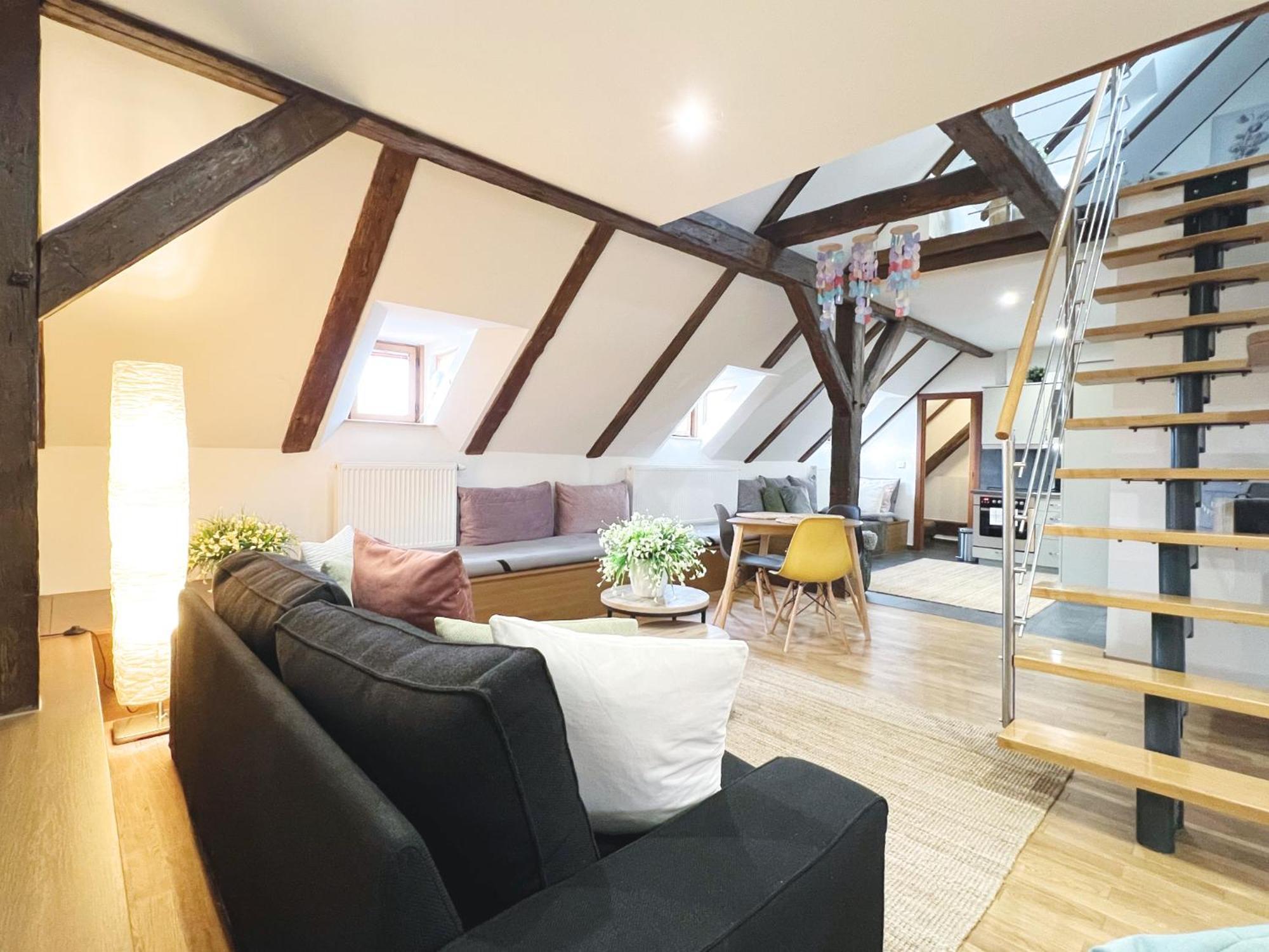 Charles Bridge Apartment Prag